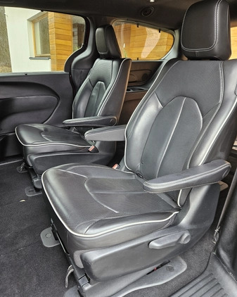 Chrysler Pacifica cena 149998 przebieg: 98000, rok produkcji 2019 z Janowiec Wielkopolski małe 191